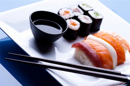 simsearch:400-04292843,k - Traditional japanese food, Sushi Stock Photo - Budget Royalty-Free & Subscription, Code: 400-04340074