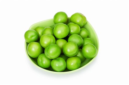 simsearch:400-04243170,k - Green plums isolated on the white background Stock Photo - Budget Royalty-Free & Subscription, Code: 400-04340373