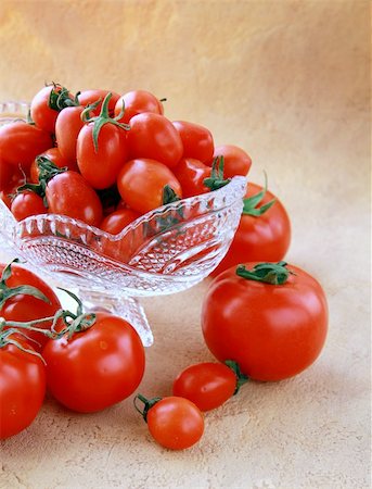 simsearch:400-04823439,k - different varieties of tomatoes in a crystal vase Stockbilder - Microstock & Abonnement, Bildnummer: 400-04341595