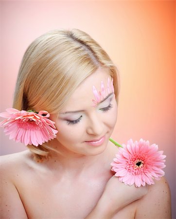simsearch:400-04599110,k - Close-up of woman green eye. Pink flower on background. Stock Photo - Budget Royalty-Free & Subscription, Code: 400-04341898