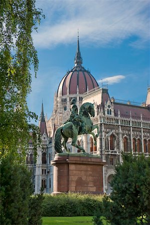 parliament square - Hungarian Parliament and The Statue of Ferenc II Rakoczi, Budapest, Hungary Stock Photo - Budget Royalty-Free & Subscription, Code: 400-04342519