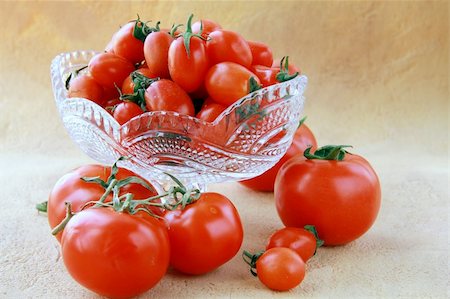 simsearch:400-04823439,k - different varieties of tomatoes in a crystal vase Stockbilder - Microstock & Abonnement, Bildnummer: 400-04342653