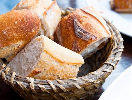 simsearch:400-04699541,k - bread in basket - little roll breads in basket on table Foto de stock - Super Valor sin royalties y Suscripción, Código: 400-04343284