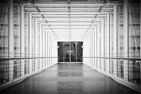 simsearch:400-04354197,k - contrasty black and white airport gangway Stock Photo - Budget Royalty-Free & Subscription, Code: 400-04354195