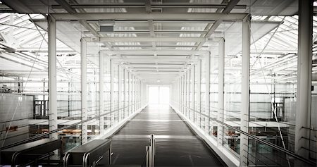 simsearch:400-04354197,k - contrasty airport gangway in munich germany Stock Photo - Budget Royalty-Free & Subscription, Code: 400-04354196