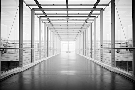 simsearch:400-04354197,k - contrasty black and white airport hallway Stock Photo - Budget Royalty-Free & Subscription, Code: 400-04354193