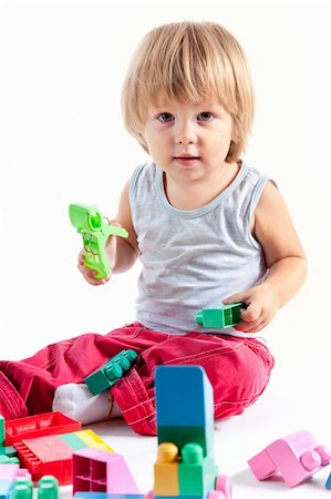 simsearch:400-06737087,k - Cute little boy playing with blocks, isolated on white background Fotografie stock - Microstock e Abbonamento, Codice: 400-04354727