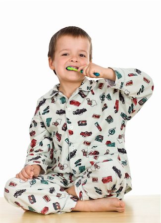 Kid washing teeth wearing pajamas Stock Photo - Budget Royalty-Free & Subscription, Code: 400-04354994