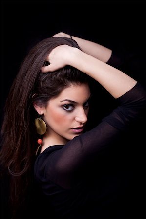 Attractive young woman posing, on black background, studio shot Foto de stock - Super Valor sin royalties y Suscripción, Código: 400-04355430