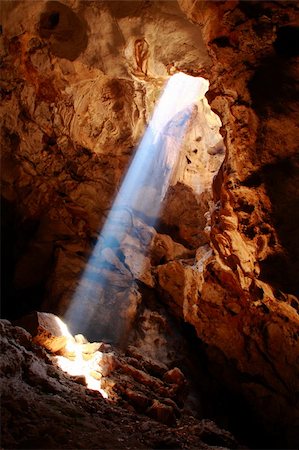 This is a nice sun ray in Khao-laung cave,Phetchaburi Thailand Photographie de stock - Aubaine LD & Abonnement, Code: 400-04357184