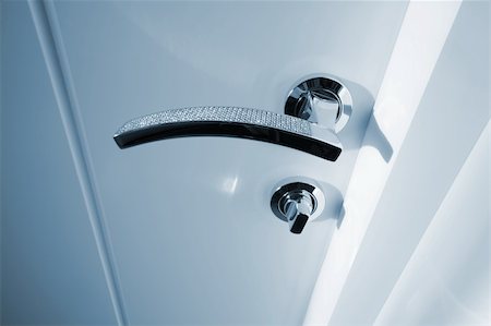 white door with the new metal handle Fotografie stock - Microstock e Abbonamento, Codice: 400-04357347