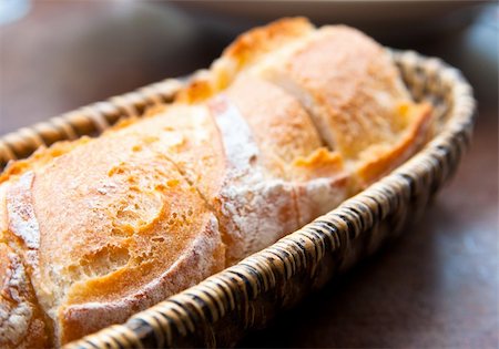 simsearch:400-04699541,k - bread in basket - little roll breads in basket on table Foto de stock - Super Valor sin royalties y Suscripción, Código: 400-04357752