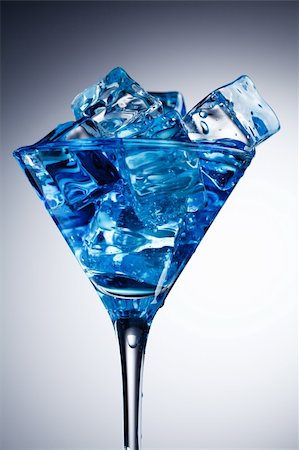 simsearch:400-06911029,k - Blue cocktail Foto de stock - Royalty-Free Super Valor e Assinatura, Número: 400-04357857