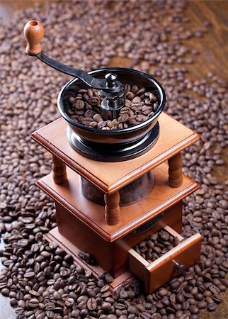 Coffee grinder with coffee beans Foto de stock - Super Valor sin royalties y Suscripción, Código: 400-04358049