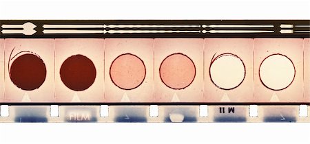 simsearch:400-04323019,k - 16mm motion film strip sample with frames, soundtrack and six circles. Isolated on white background. Stockbilder - Microstock & Abonnement, Bildnummer: 400-04358097