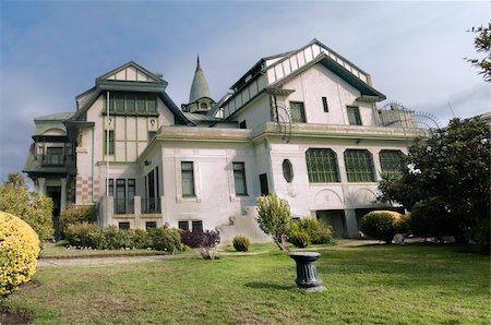 Baburizza palace in Valparaiso, Chile, site of the Fine Arts Museum Photographie de stock - Aubaine LD & Abonnement, Code: 400-04358947