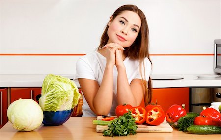 simsearch:400-05748090,k - beautiful caucasian woman preparing salad in the kitchen. Foto de stock - Super Valor sin royalties y Suscripción, Código: 400-04359106