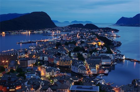 pictures of house street lighting - The Norwegian coastal town of Aalesund photographed at night Stock Photo - Budget Royalty-Free & Subscription, Code: 400-04359329