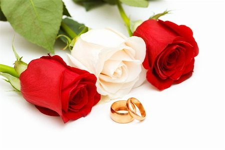 simsearch:400-05244104,k - Roses and wedding rings isolated on white Stock Photo - Budget Royalty-Free & Subscription, Code: 400-04359679