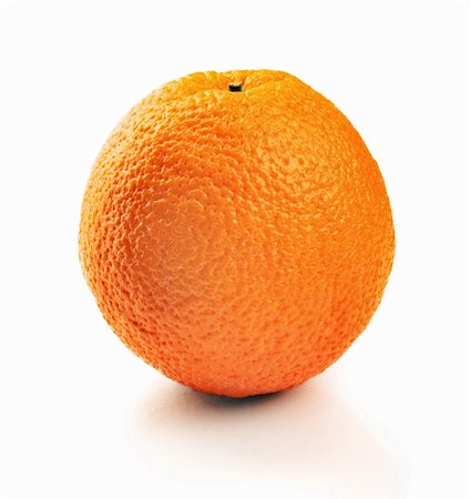 simsearch:400-04423984,k - A Fresh juicy orange isolated on white background. Foto de stock - Royalty-Free Super Valor e Assinatura, Número: 400-04359867