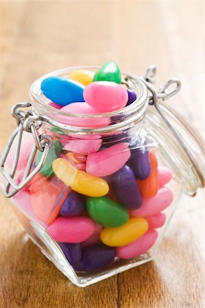 simsearch:400-06135772,k - Colorful jelly beans in a bottle - very shallow depth of field Fotografie stock - Microstock e Abbonamento, Codice: 400-04350041