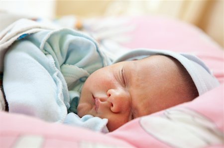 simsearch:400-07329323,k - Close-up portrait of beautiful one week old baby boy asleep Foto de stock - Royalty-Free Super Valor e Assinatura, Número: 400-04350258