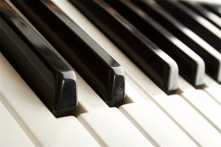 simsearch:625-00801801,k - Keyboard Synthesizer close-up. black and white piano Stock Photo - Budget Royalty-Free & Subscription, Code: 400-04350669