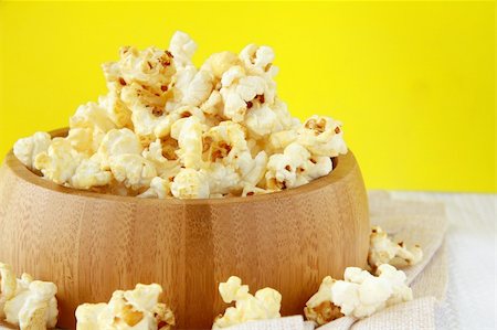 popcorn white background - classic popcorn  in a wooden cup Stock Photo - Budget Royalty-Free & Subscription, Code: 400-04351069