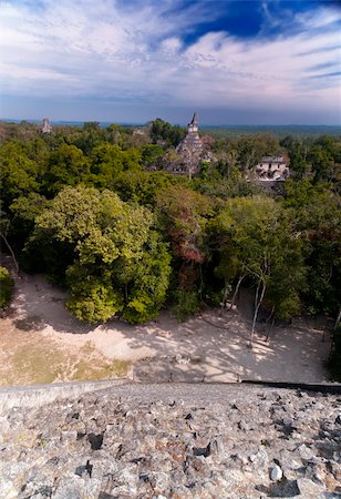 Mayan ruins of Tikal in Guatemala Stockbilder - Microstock & Abonnement, Bildnummer: 400-04353425