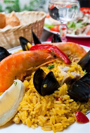 simsearch:400-07293364,k - Prawn with rice - closeup of prawn with rice - traditionnal spanish food paella Fotografie stock - Microstock e Abbonamento, Codice: 400-04364964