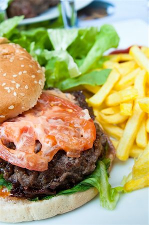 simsearch:400-04331205,k - burger - American burger with fresh salad Foto de stock - Royalty-Free Super Valor e Assinatura, Número: 400-04364961