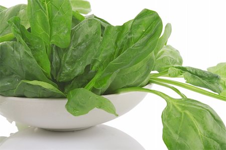 simsearch:400-04879197,k - front view of fresh spinach in a white bowl, vegetarian food Stock Photo - Budget Royalty-Free & Subscription, Code: 400-04367272