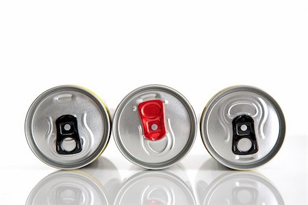 simsearch:400-06359503,k - beverage cans Photographie de stock - Aubaine LD & Abonnement, Code: 400-04367468