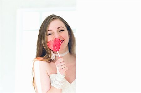 simsearch:400-05201906,k - Portrait of the young bride with a candy Stockbilder - Microstock & Abonnement, Bildnummer: 400-04367546