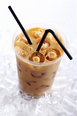 Cold coffee drink with ice Photographie de stock - Aubaine LD & Abonnement, Code: 400-04368095