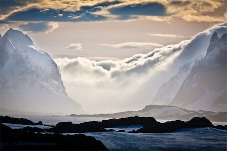 simsearch:6118-08827494,k - Beautiful snow-capped mountains in Antarctica Fotografie stock - Microstock e Abbonamento, Codice: 400-04368138