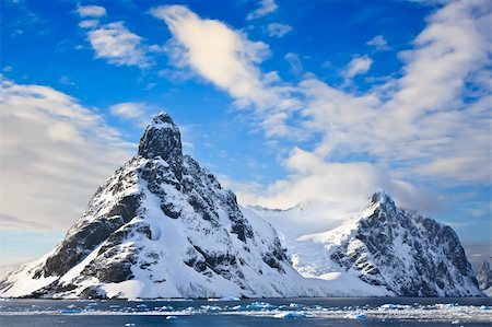 simsearch:400-04299207,k - Beautiful snow-capped mountains against the blue sky in Antarctica Stock Photo - Budget Royalty-Free & Subscription, Code: 400-04368154