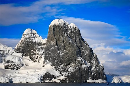 simsearch:400-04299207,k - Beautiful snow-capped mountains against the blue sky in Antarctica Stock Photo - Budget Royalty-Free & Subscription, Code: 400-04368155