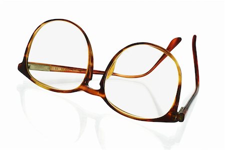 simsearch:400-04855630,k - Old fashion large frame plastic spectacles on white background Foto de stock - Royalty-Free Super Valor e Assinatura, Número: 400-04360281