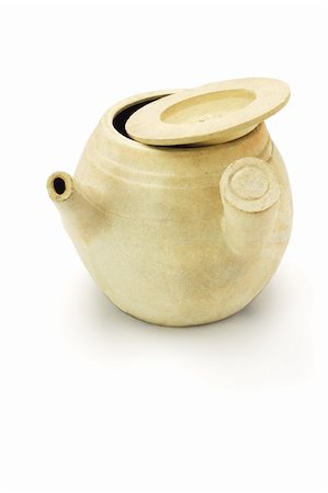simsearch:400-05751963,k - Chinese clay pot for boiling herbs on white background Foto de stock - Royalty-Free Super Valor e Assinatura, Número: 400-04360414