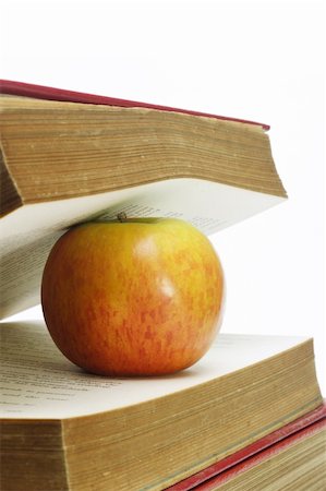 simsearch:400-04596714,k - Close up of apple and old books on white background Photographie de stock - Aubaine LD & Abonnement, Code: 400-04360470