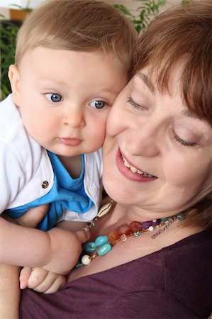 simsearch:400-04374126,k - Beautiful blond baby boy sitting by his grandmother Foto de stock - Super Valor sin royalties y Suscripción, Código: 400-04374126