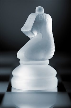 simsearch:400-04398584,k - glass chess knight is standing on board in dark Fotografie stock - Microstock e Abbonamento, Codice: 400-04374307