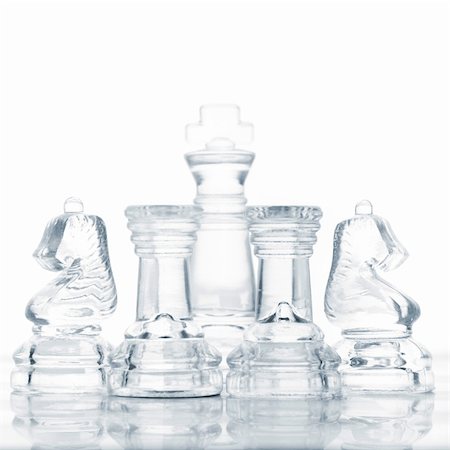 simsearch:400-04398584,k - set of chess pieces are defending king, cut out from white Fotografie stock - Microstock e Abbonamento, Codice: 400-04374300