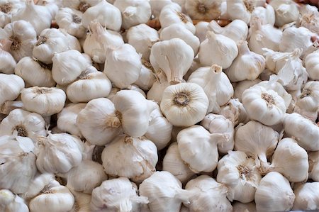 simsearch:400-05115029,k - close up of garlic on market stand Stockbilder - Microstock & Abonnement, Bildnummer: 400-04374596