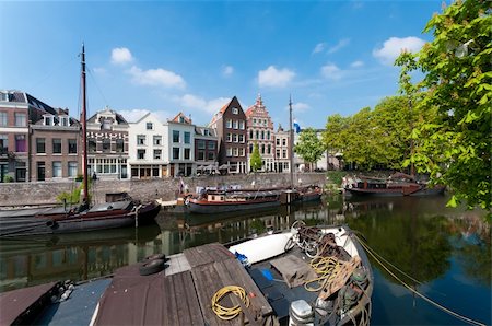 houseboats and barges in canal in delfshaven, netherlands Stock Photo - Budget Royalty-Free & Subscription, Code: 400-04375517