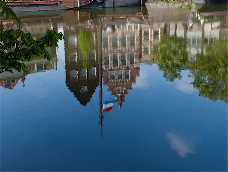reflection of authentic facades in a canal in delfshaven, netherlands Foto de stock - Super Valor sin royalties y Suscripción, Código: 400-04375518