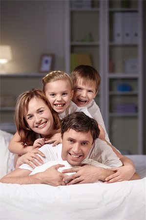 family lamp home - Families with children in the evening Stock Photo - Budget Royalty-Free & Subscription, Code: 400-04375617