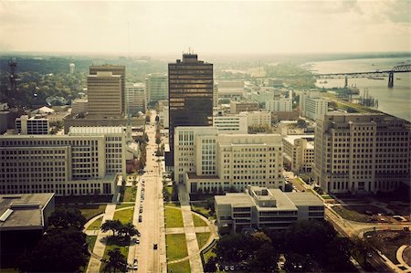 Aerial view of Baton Rouge seen in the morning Foto de stock - Super Valor sin royalties y Suscripción, Código: 400-04377089