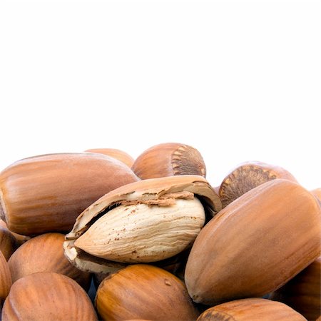 simsearch:400-06520688,k - Bunch of hazelnuts isolated on white background Stock Photo - Budget Royalty-Free & Subscription, Code: 400-04377171